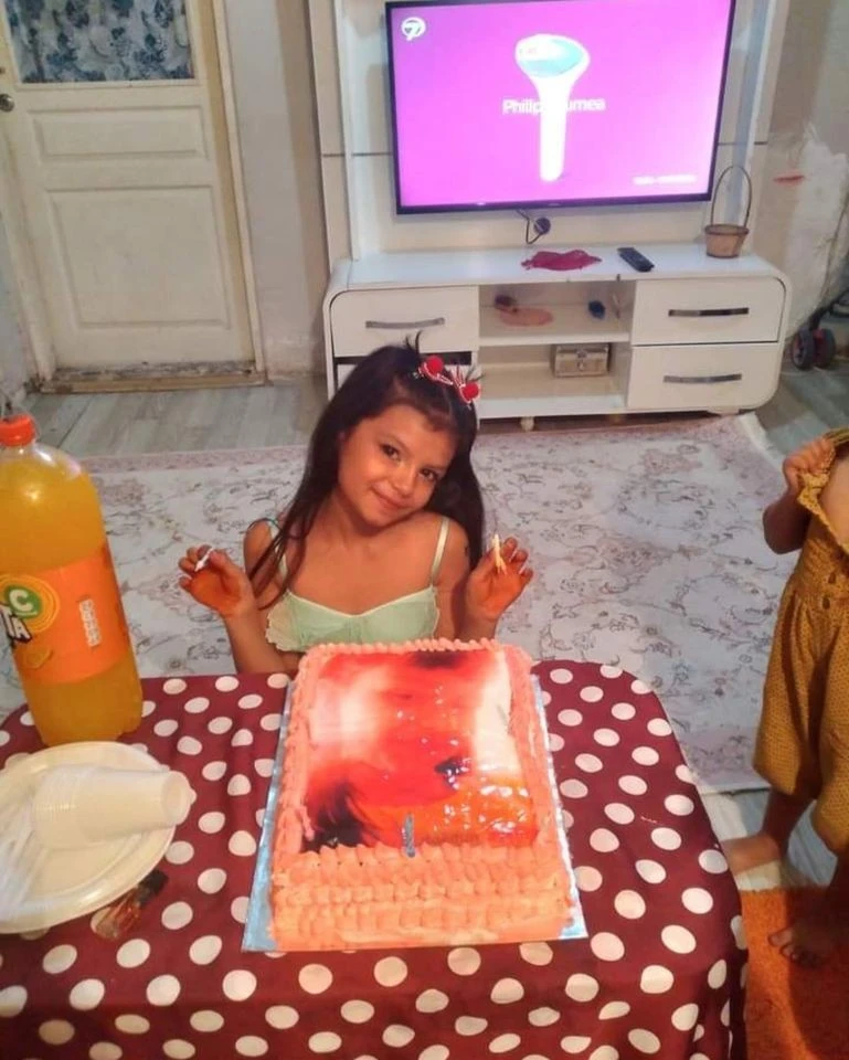 Çöp kamyonu çarpmıştı: Minik Aysel toprağa verildi