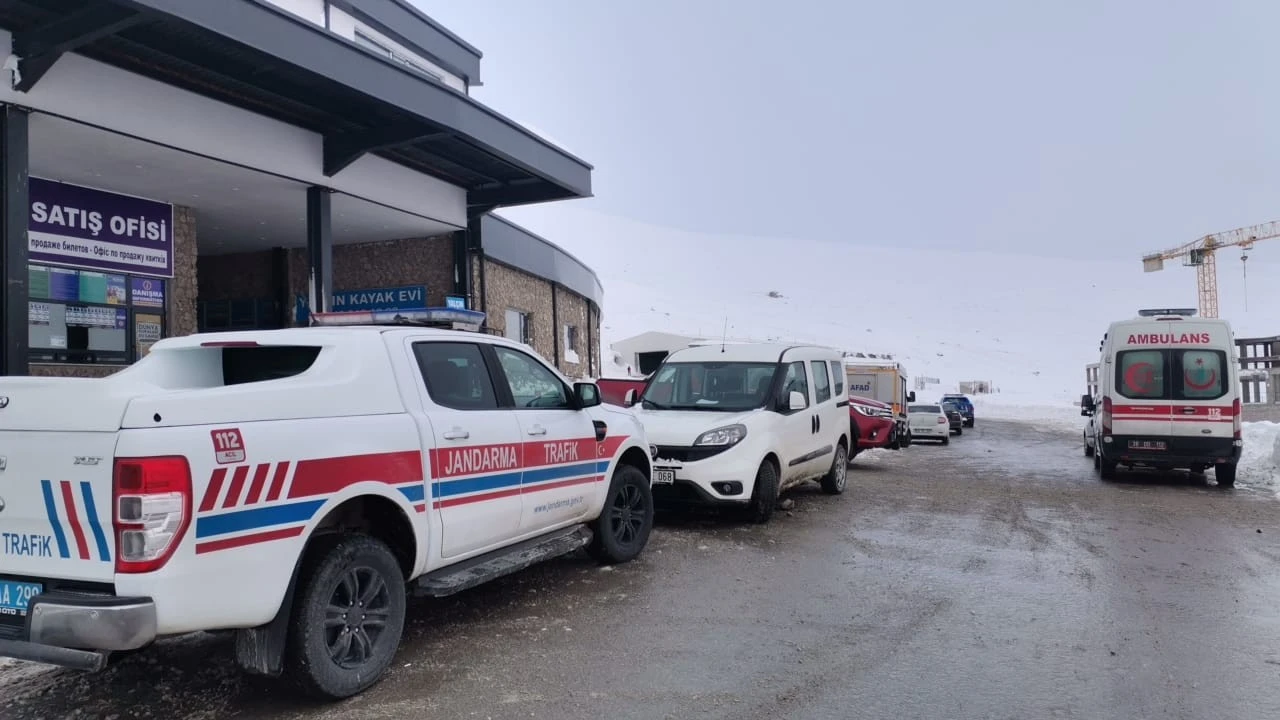 Son dakika: Kayseri Erciyes Dağı'nın Hisarcık kapı bölgesine çığ düştü