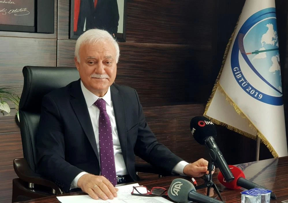 Nihat Hatipoğlu’ndan Sezen Aksu’ya tepki: Dilerim hatadan döner