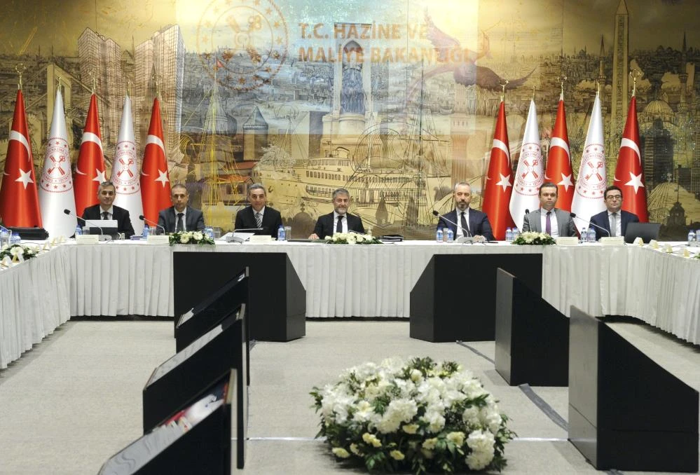 Ekonomistlerle buluşan Bakan Nebati 'doları düşürecek yeni hamle'yi duyurdu