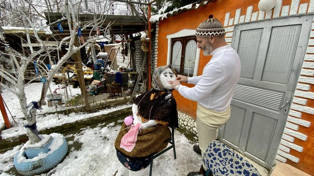 Yıllar önce yaptığı kardan kadınla evlenen adamın eşine verdiği hediye herkesi şaşırttı