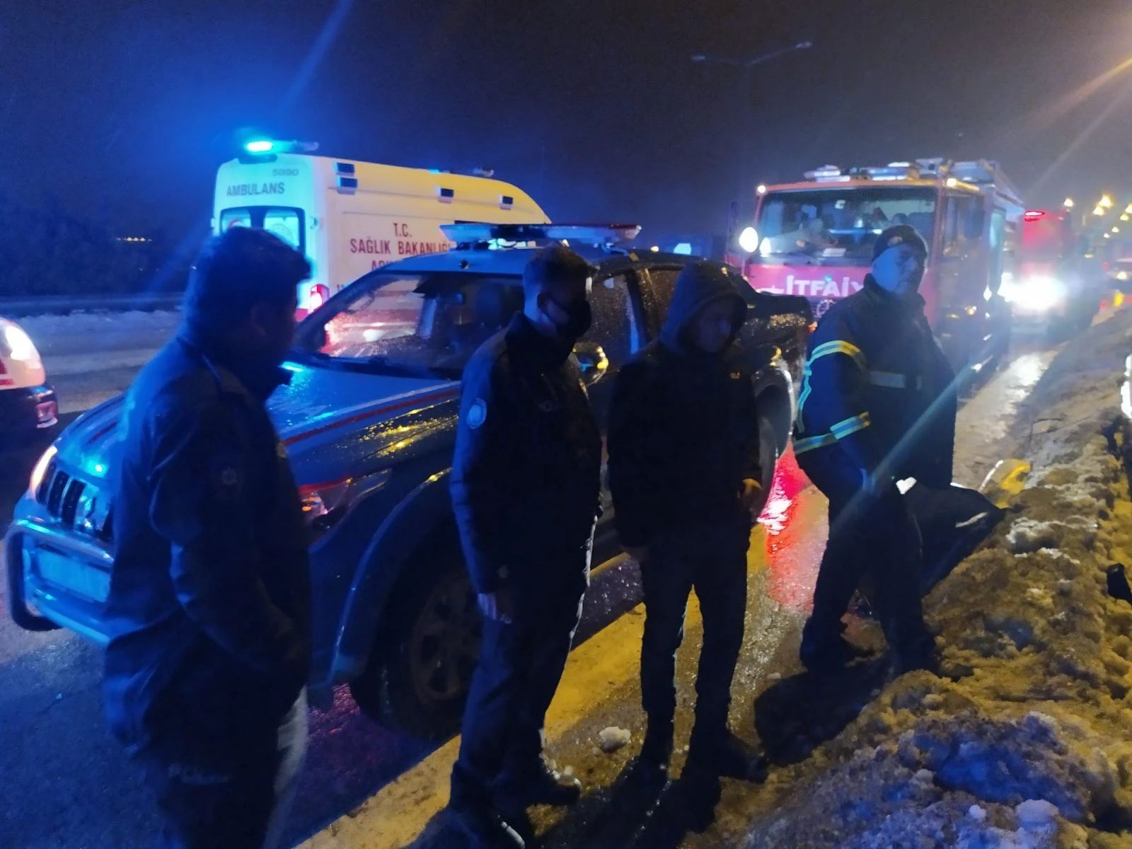 Son dakika: Gaziantep Nurdağı gişelerinde yolcu otobüsü şarampole yuvarlandı