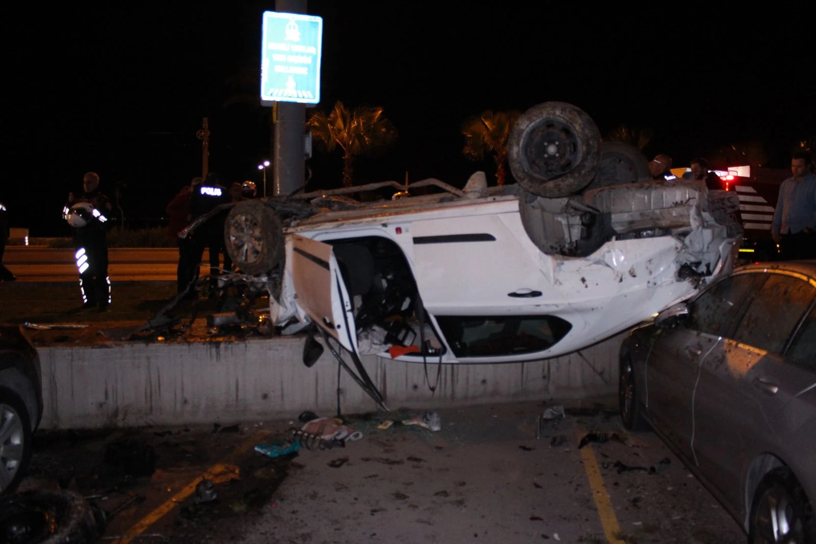 İzmir’de feci kaza: 1’i ağır 4 yaralı