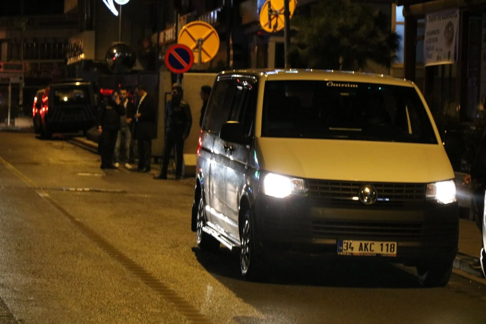 Taksicilerin UBER sürücüsüne tacizi kamerada