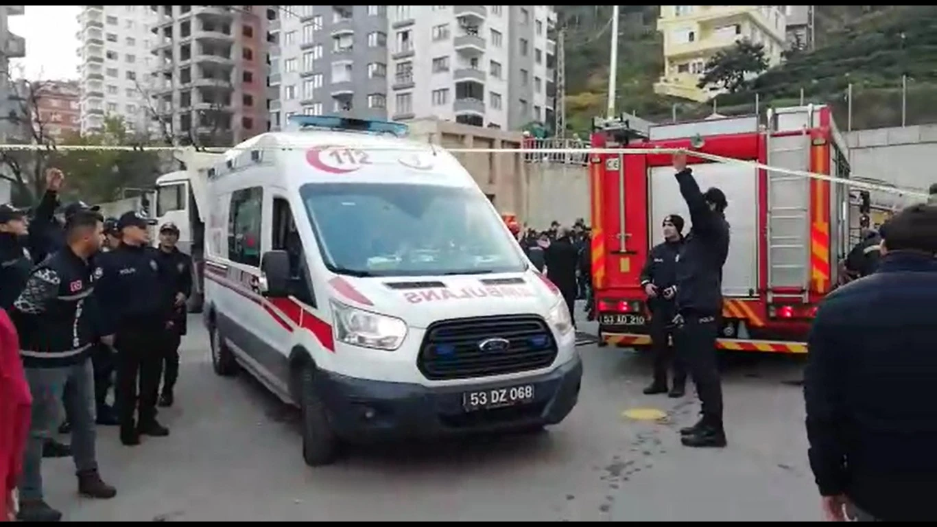 Rize’de ters yöne giren kamyon anne ve kızının ölümüne neden oldu