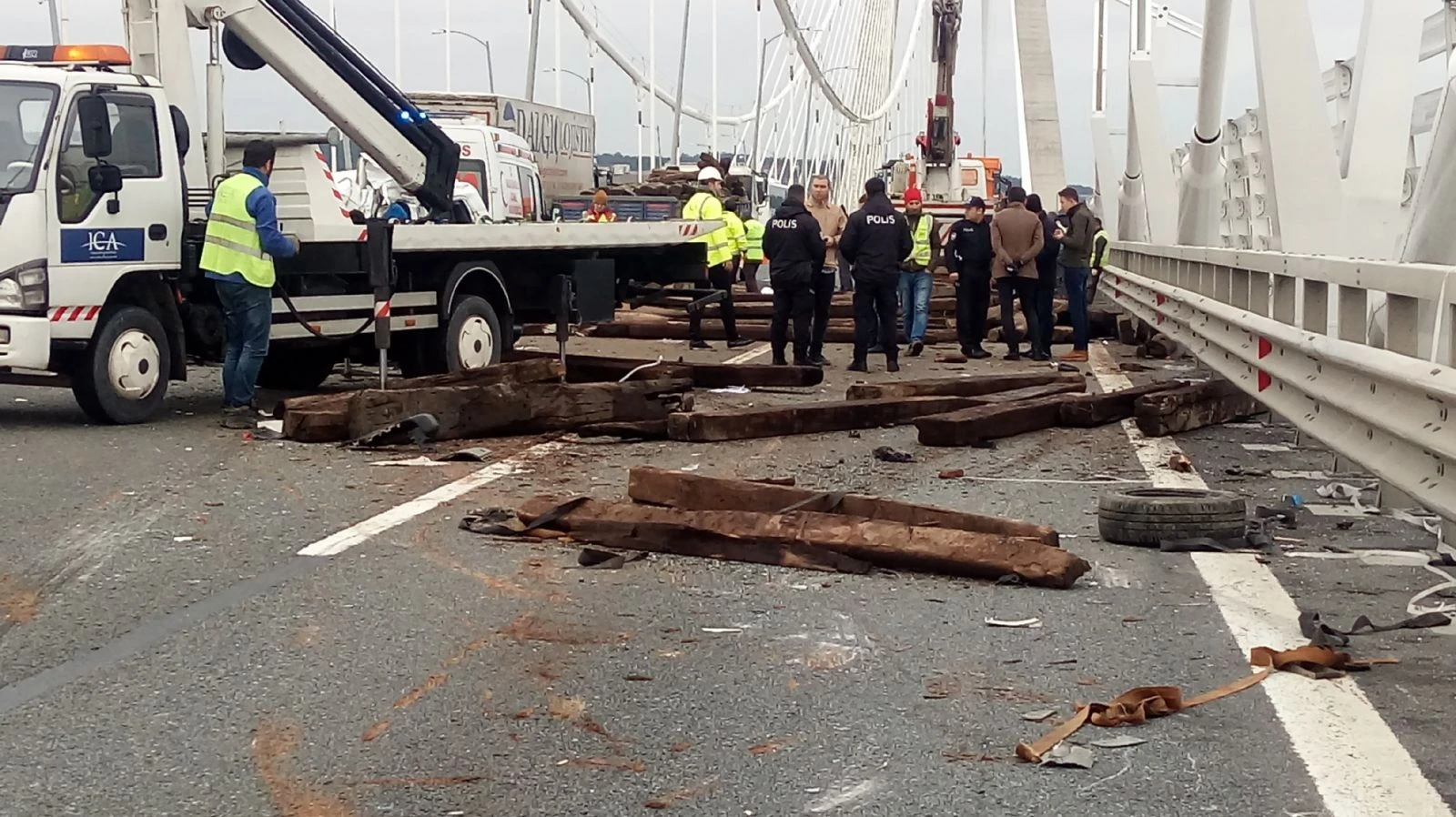 Yavuz Sultan Selim Köprüsü'nde feci kaza: 1 ölü, 2 polis yaralı