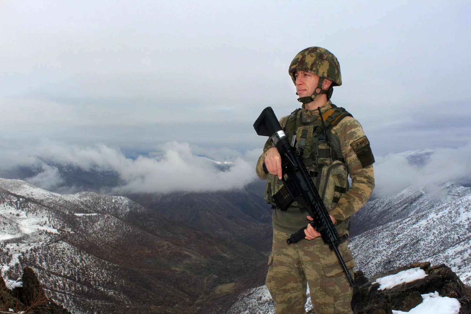 Mehmetçik kar kış demeden görevde