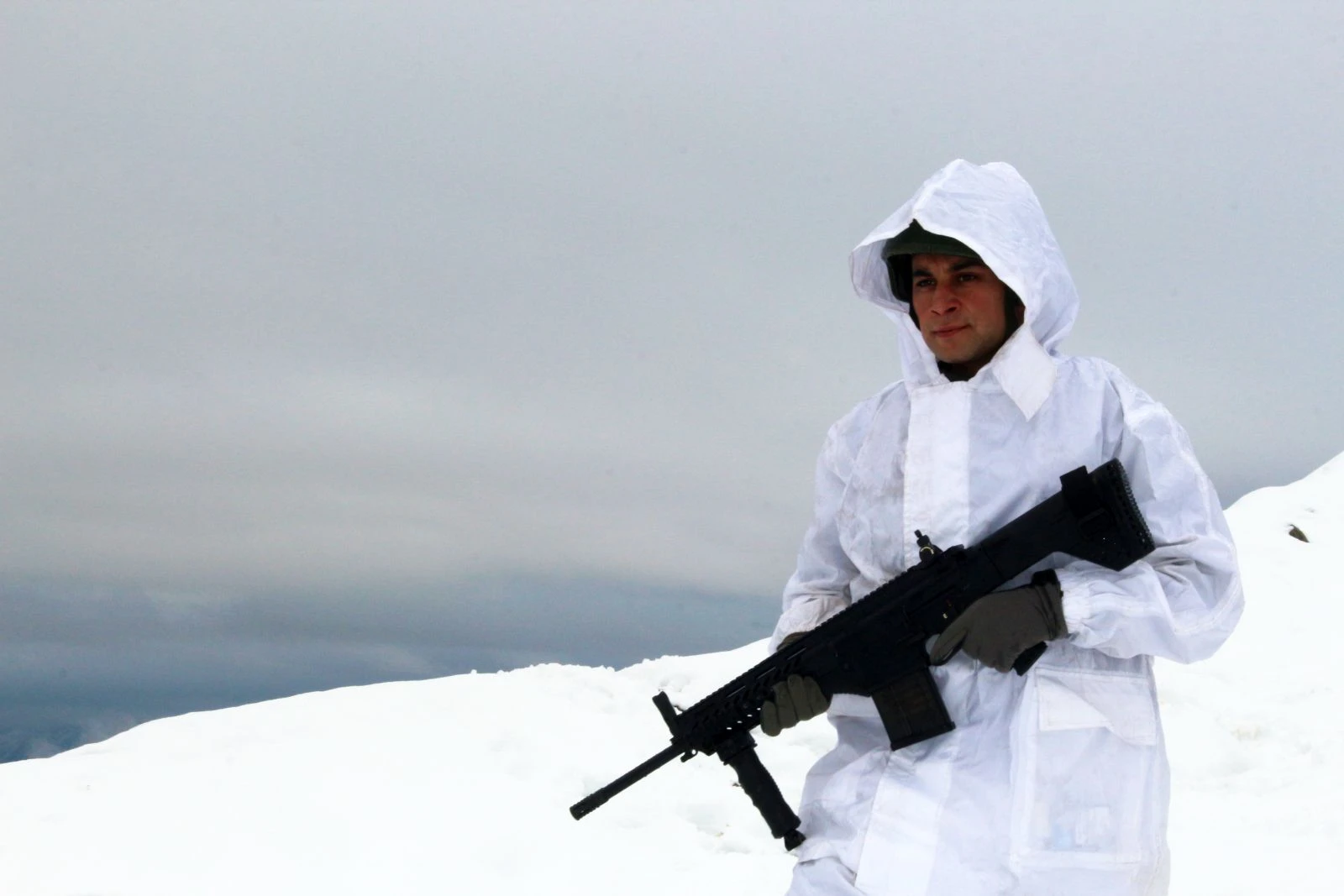 Mehmetçik kar kış demeden görevde