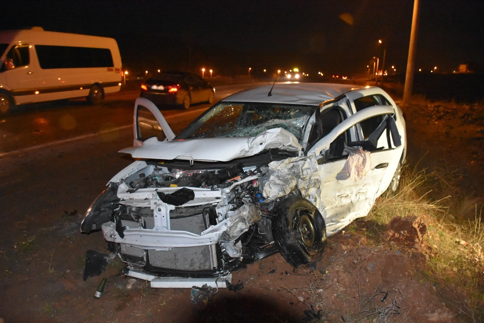 Spin atan sürücü zincirleme kazaya neden oldu: 8 yaralı