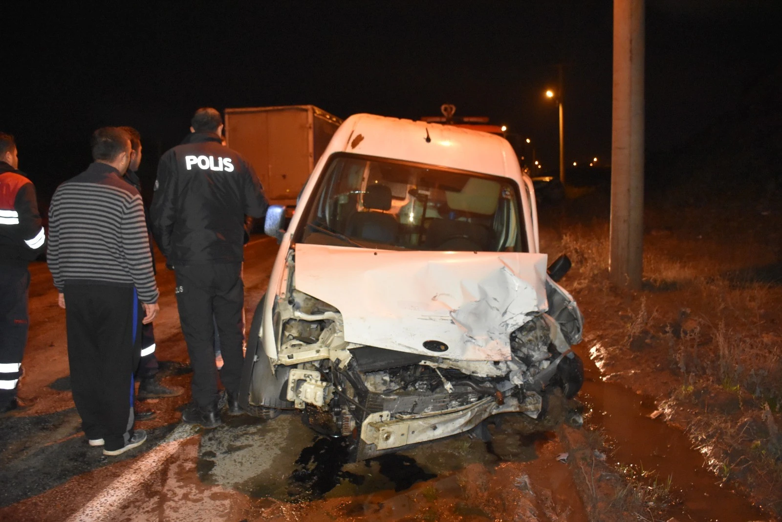 Spin atan sürücü zincirleme kazaya neden oldu: 8 yaralı