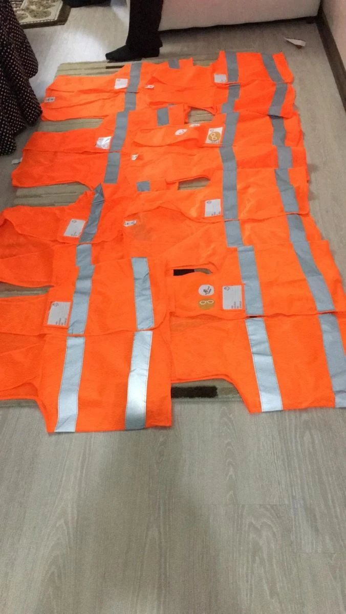 Bursa'da FETÖ'nün gaybubet evlerinden sarı ve turuncu yelek çıktı