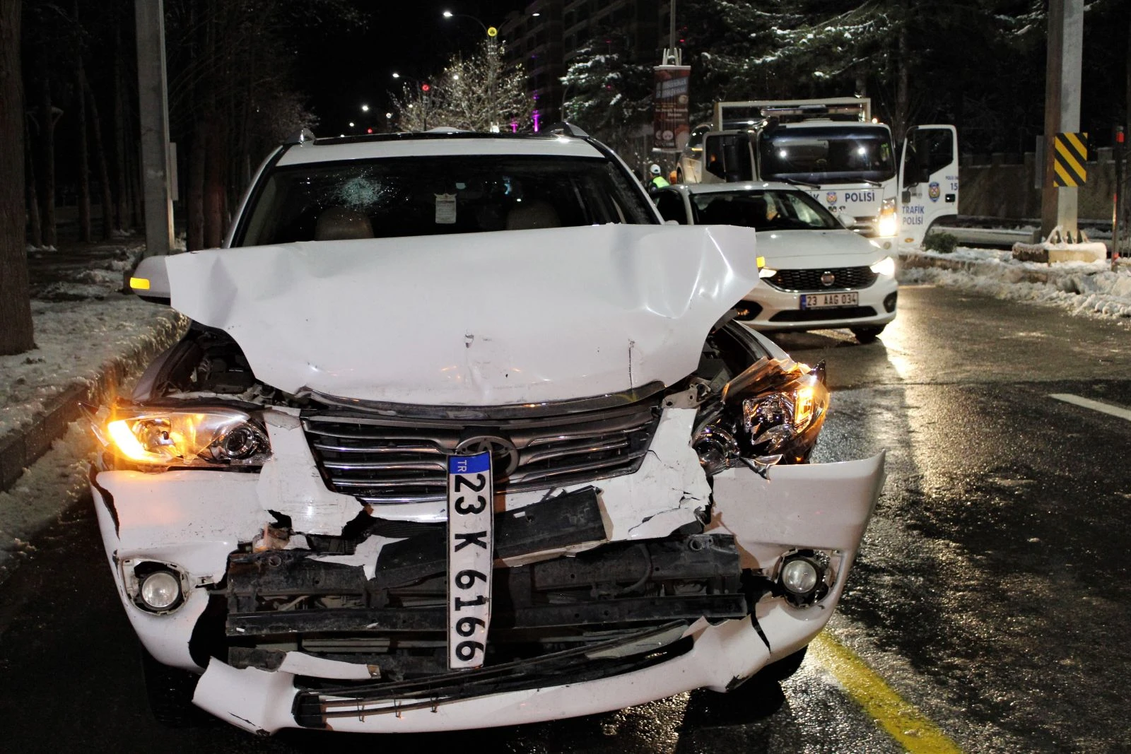 Elazığ'da zincirleme kaza: 23 araç birbirine girdi