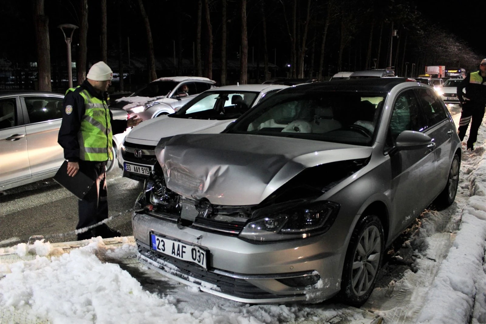 Elazığ'da zincirleme kaza: 23 araç birbirine girdi