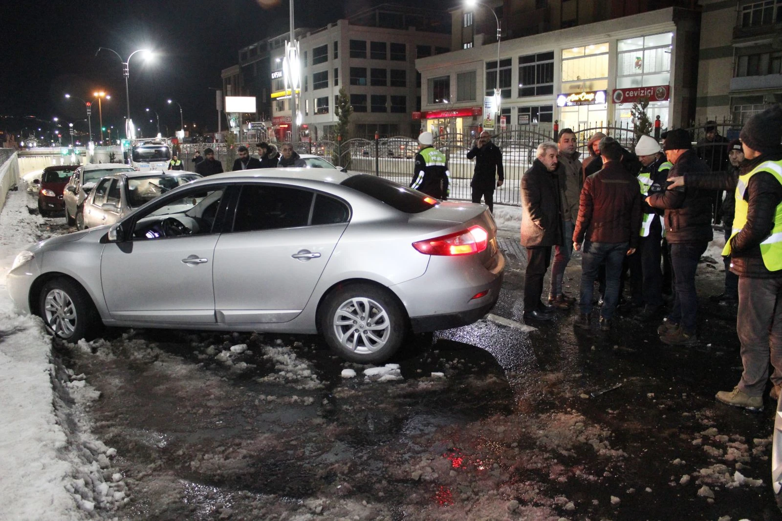 Elazığ'da zincirleme kaza: 23 araç birbirine girdi