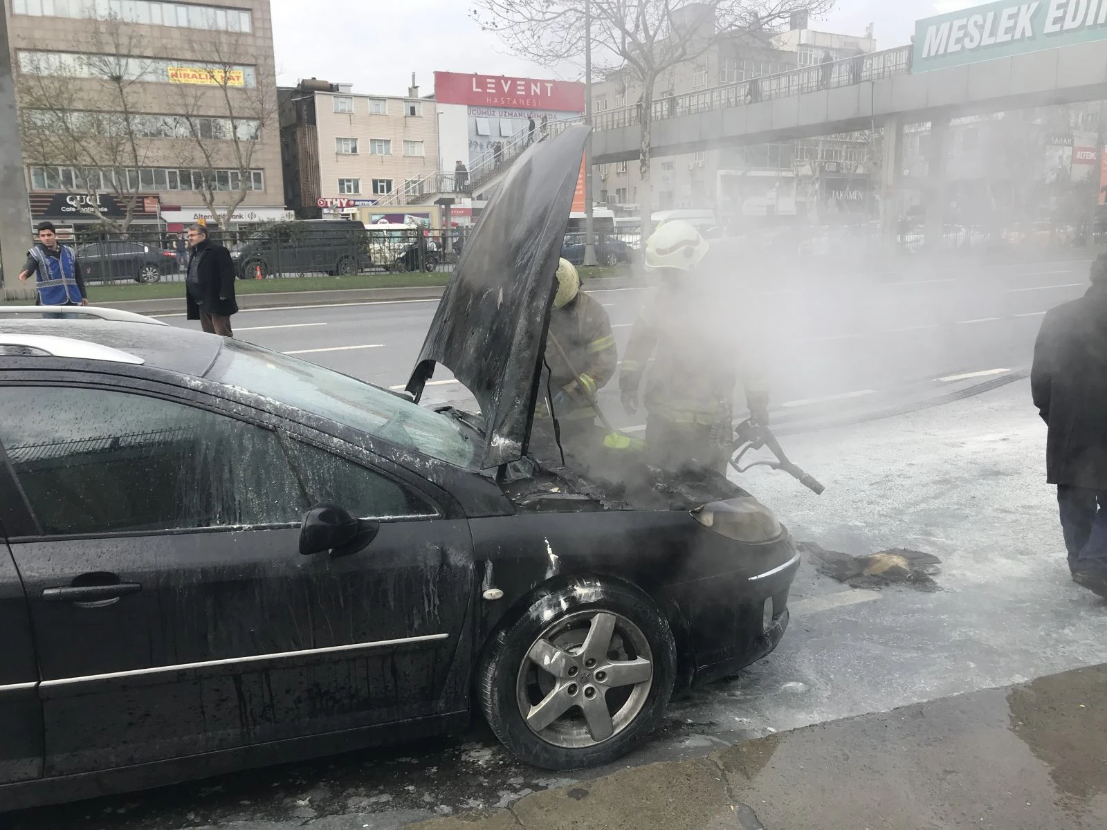 Herkes sokağa döküldü, korku dolu dakikalar
