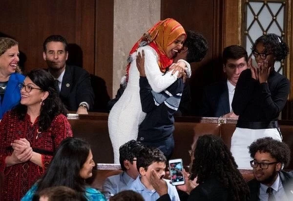 ABD kongresinde dedesinden kalan Kuran-ı Kerim ile yemin etti