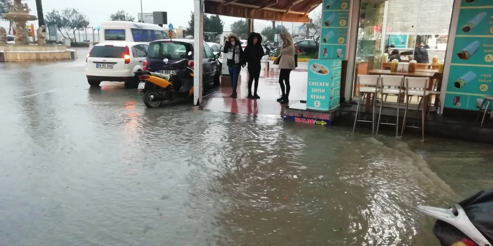 Kuşadası sele teslim oldu