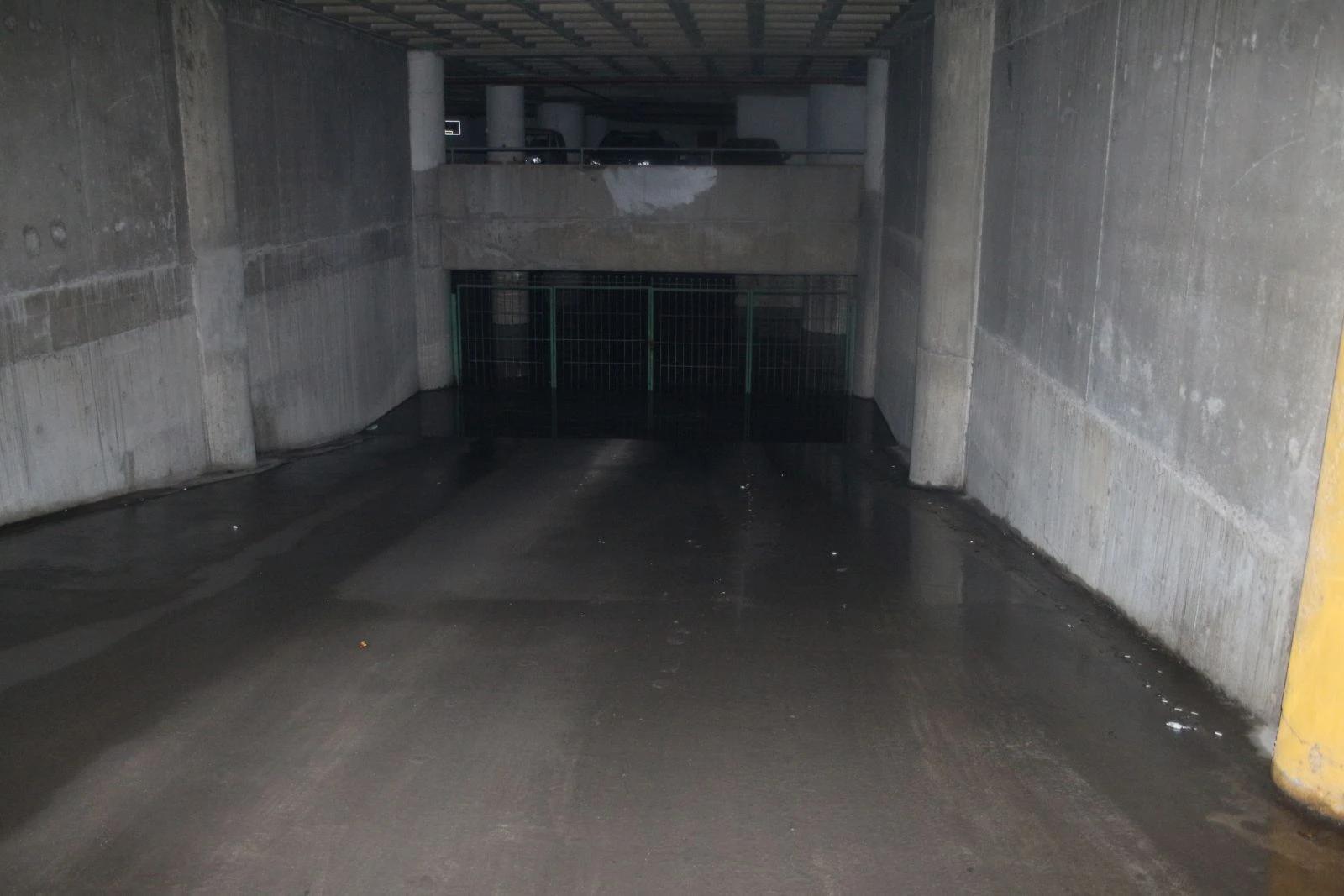 İzmir Şehirlerarası Otobüs Terminali sular altında kaldı, elektrikler kesildi