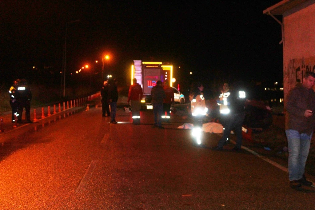 Ayvalık’ta aşırı sürat ölüm getirdi: 1 ölü, 1 ağır yaralı