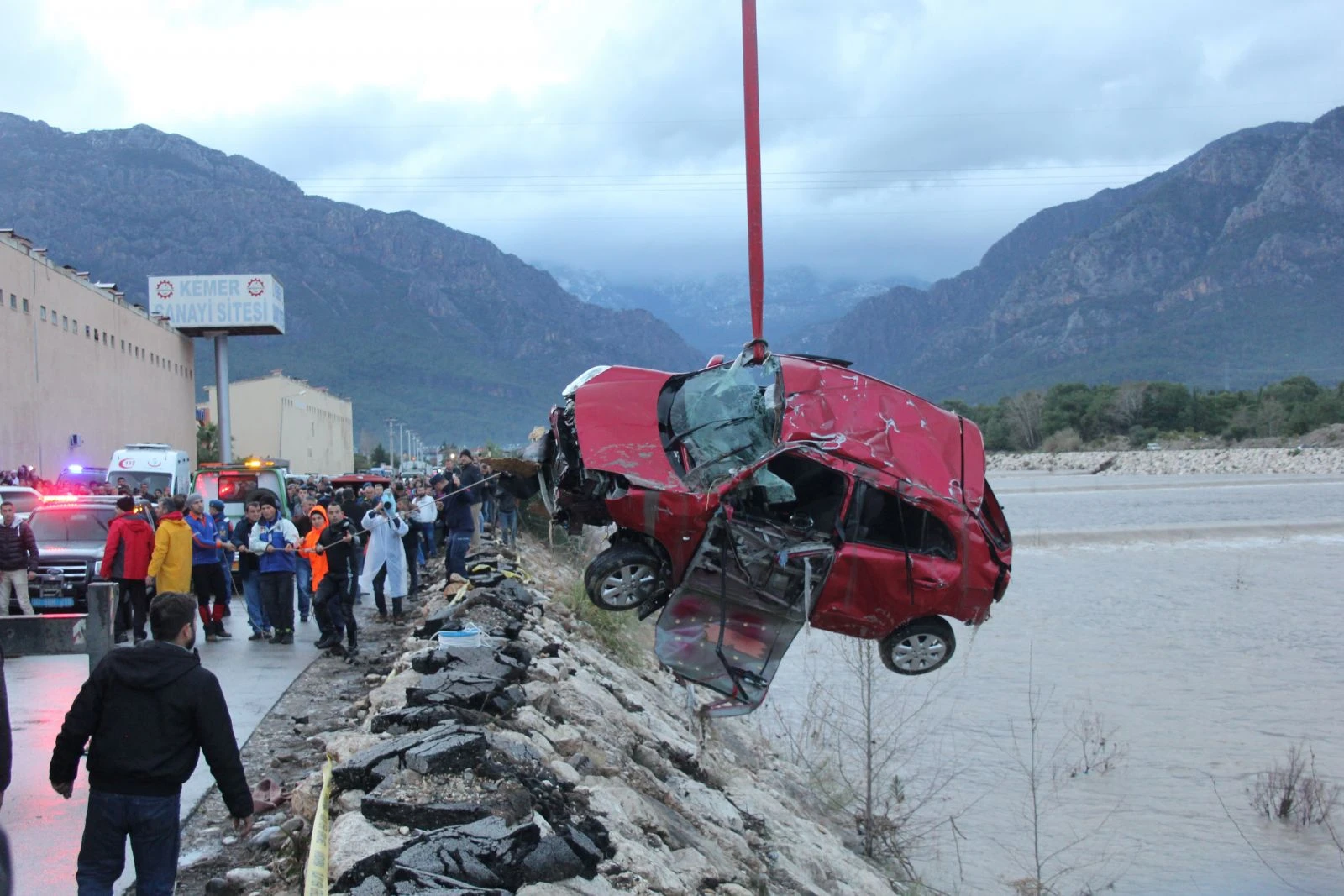 Hortumda kaybolan Buse’den acı detay! Babası dakikalar önce ‘gelmeyin’ diye uyarmış