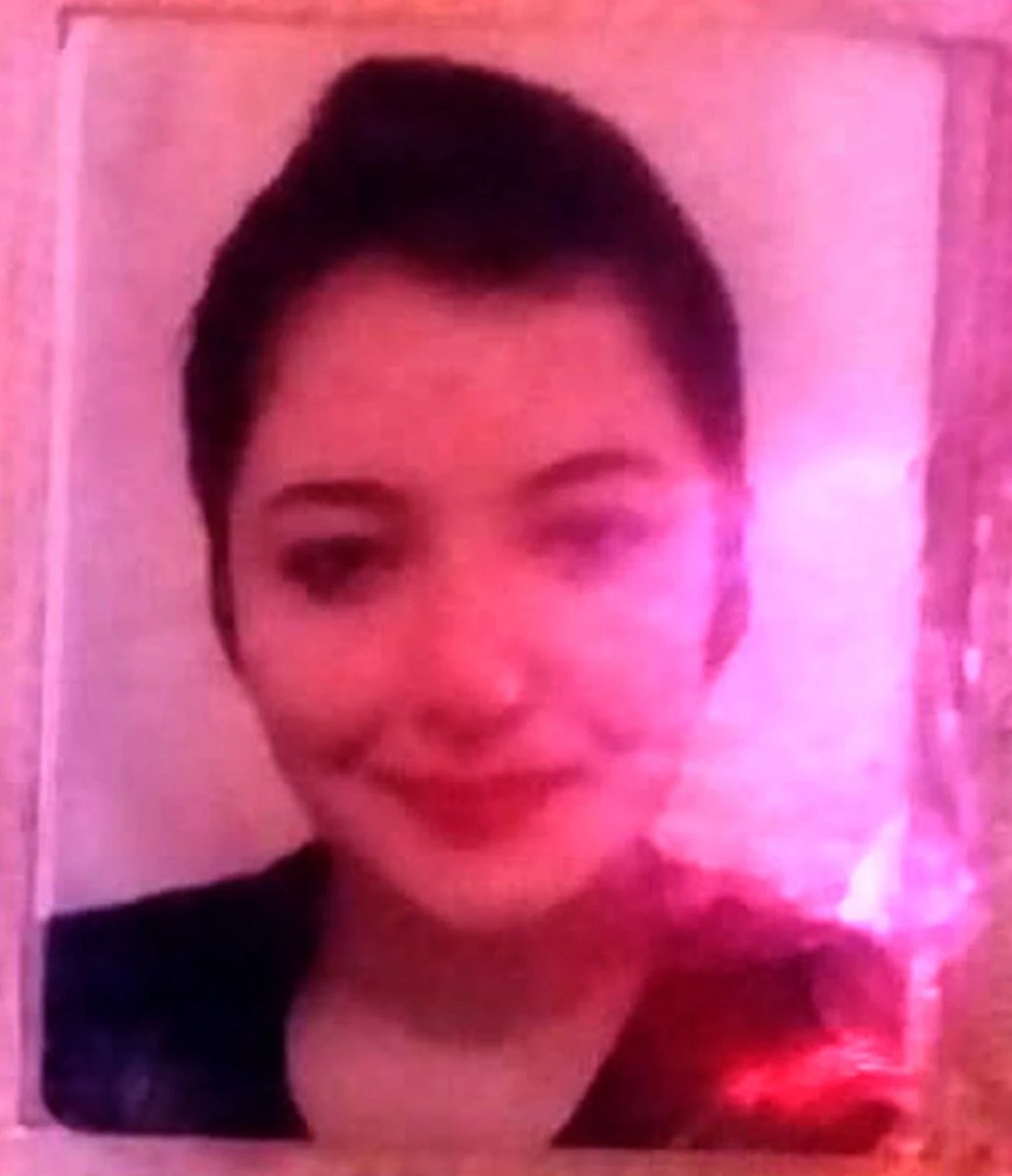 Herkesin gözü önünde önce kız arkadaşını sonra kendini vurdu