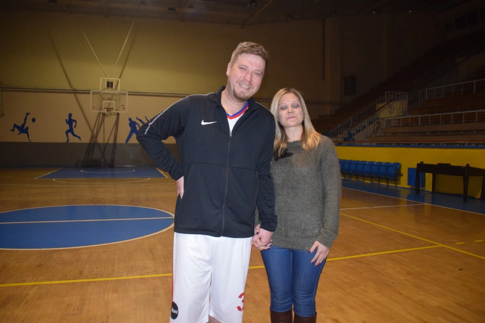 Basketbol maçında sürpriz evlilik teklifi