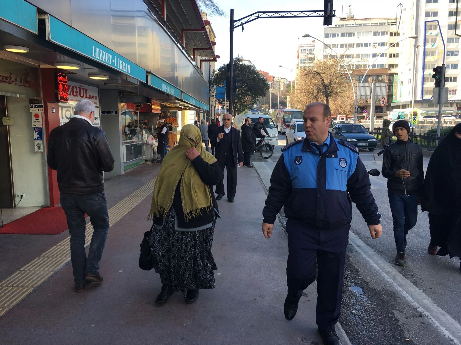 Zabıta yakalıyor, onlar dileniyor!