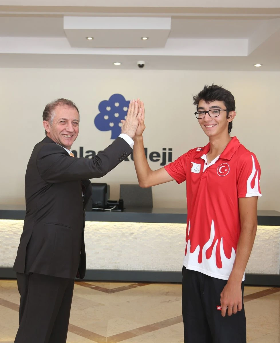 İhlas Koleji Mezunu Mete Gazoz’a büyük onur