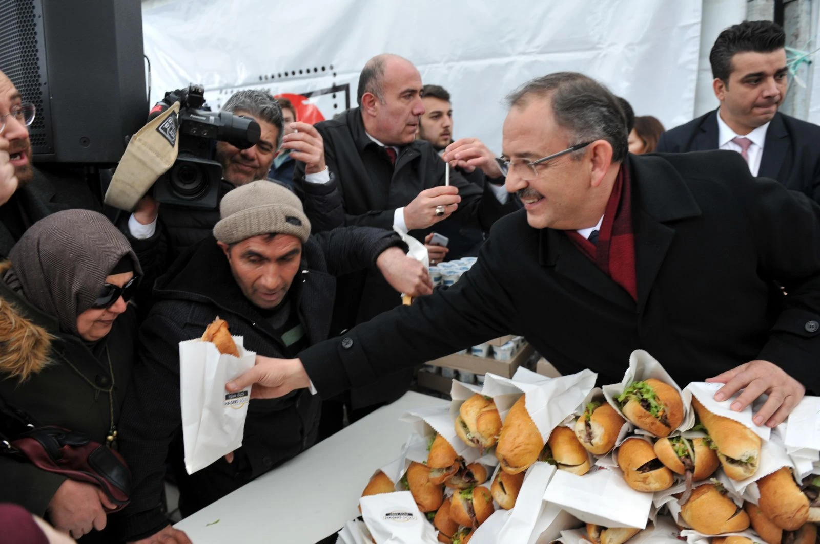 Özhaseki, Kılıçdaroğlu'ndan tazminat kazandı! Halka döner dağıttı