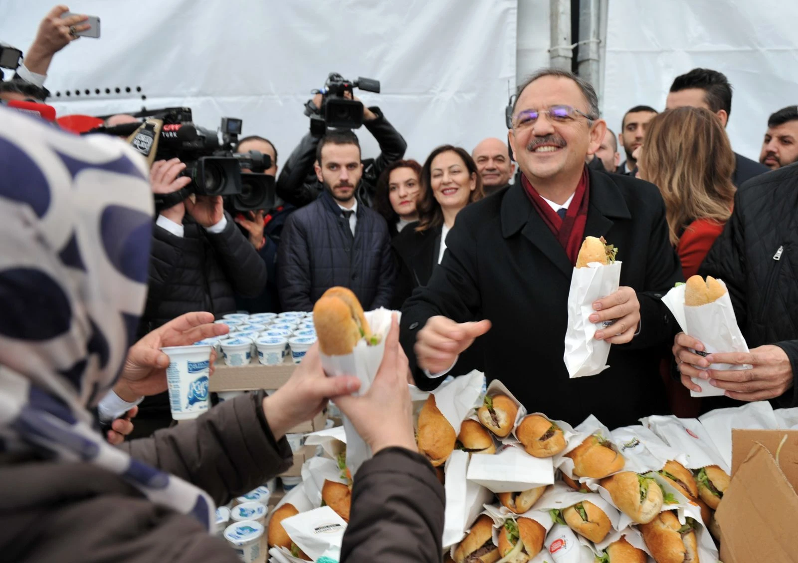 Özhaseki, Kılıçdaroğlu'ndan tazminat kazandı! Halka döner dağıttı