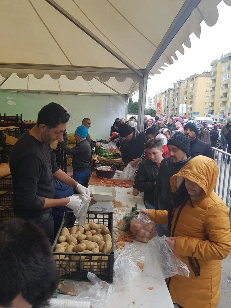 Bursa'da tanzim satış başladı! Ucuz ürünler kapışıldı