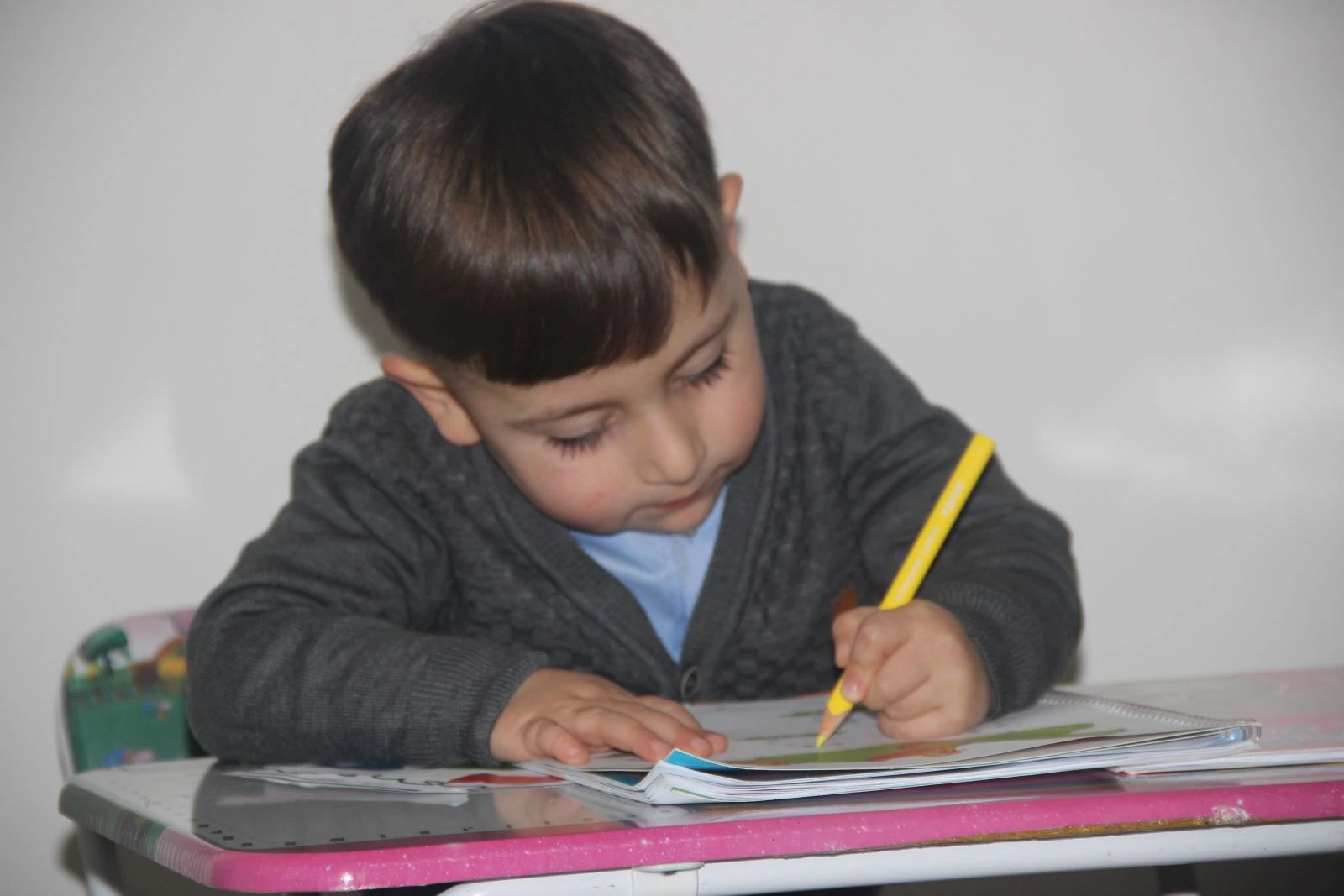 3 yaşındaki çocuk okumayı öğrenmeden İstiklal Marşı'nın 10 kıtasını ezberledi