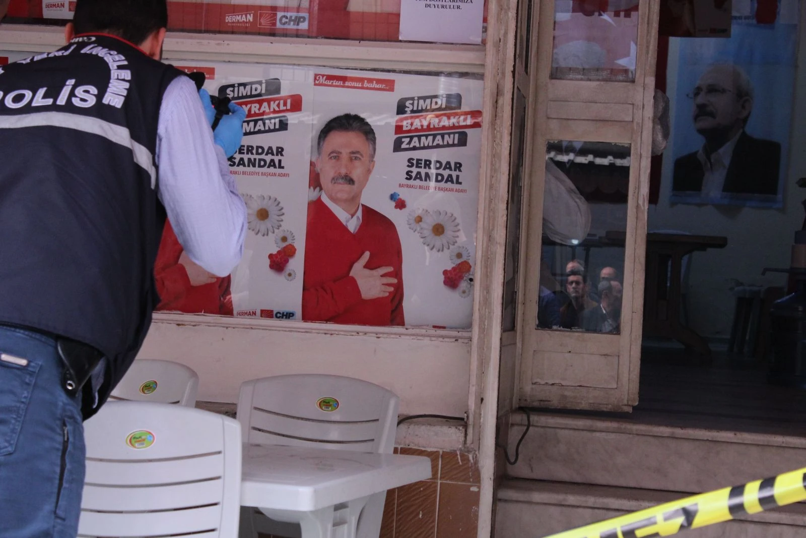 İzmir'de CHP seçim ofisine silahlı saldırı: 2 yaralı