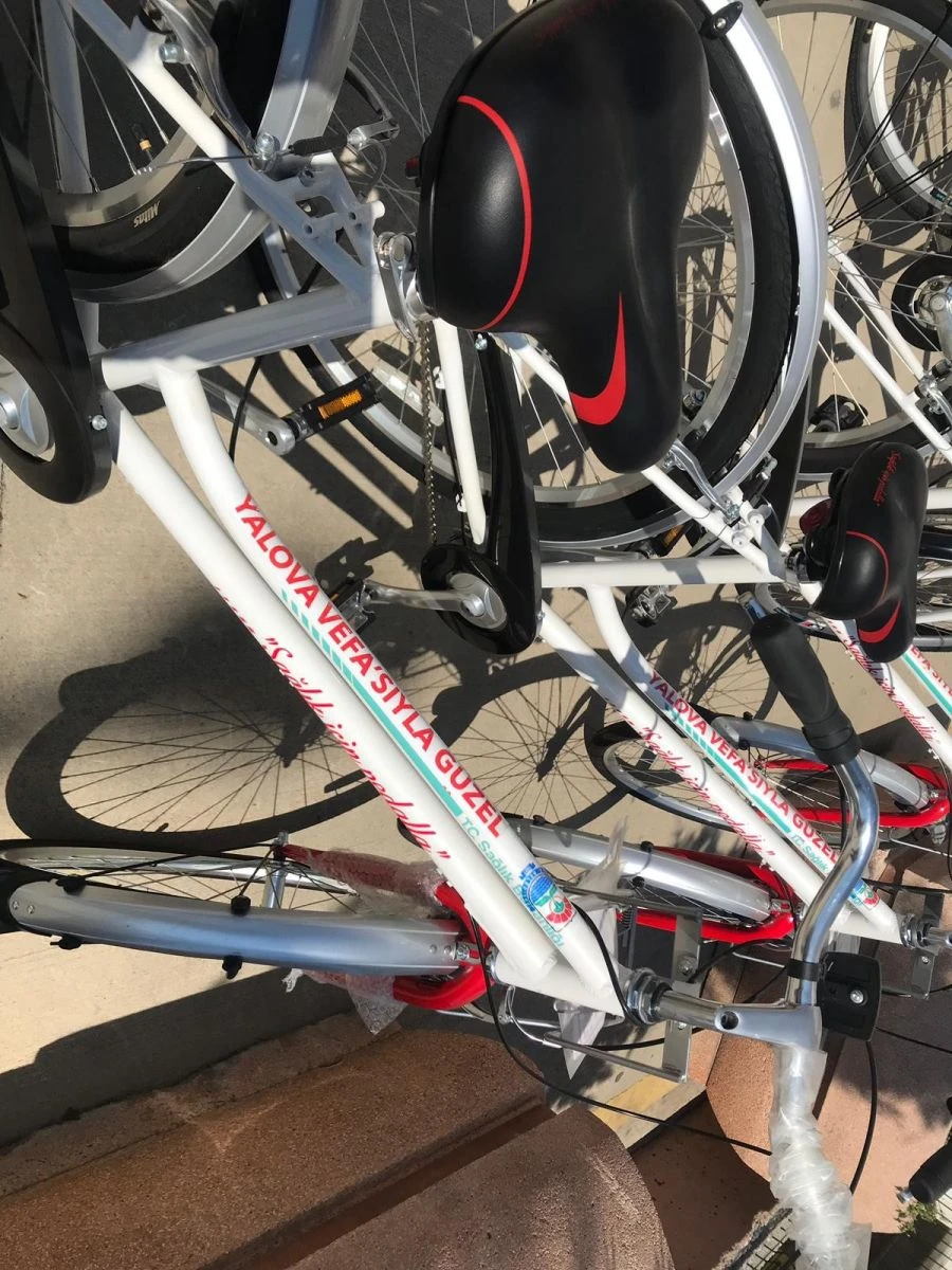 CHP'li Yalova Belediyesi'nden skandal! Bakanlığın hibe bisikletlerine kendi adaylarının ismini yazdılar