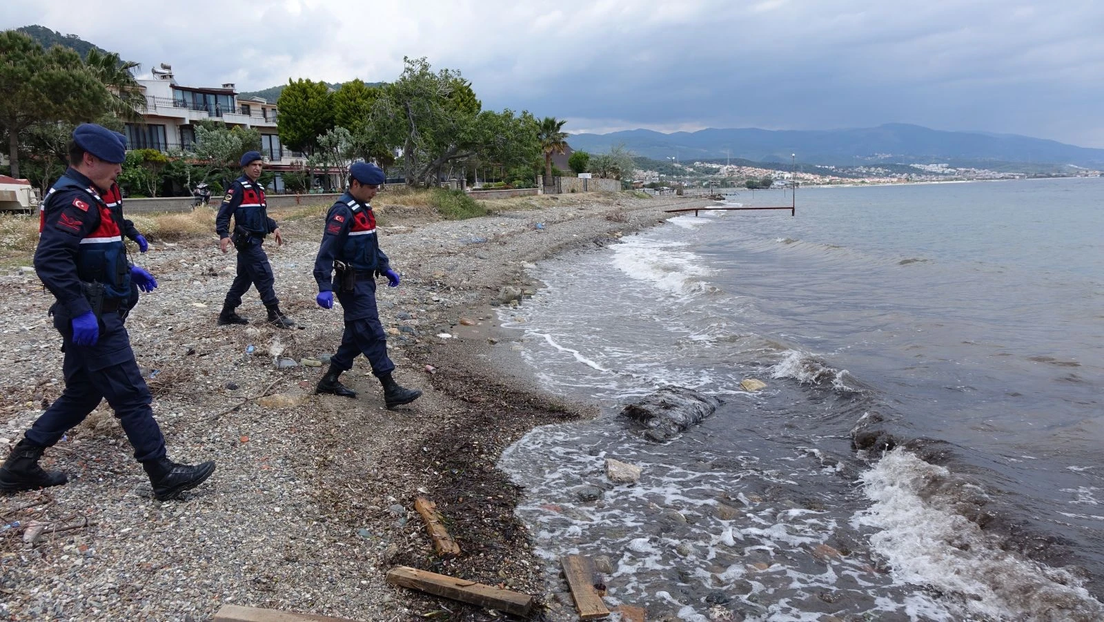 Uyuşturucu paketleri karaya vuruyor