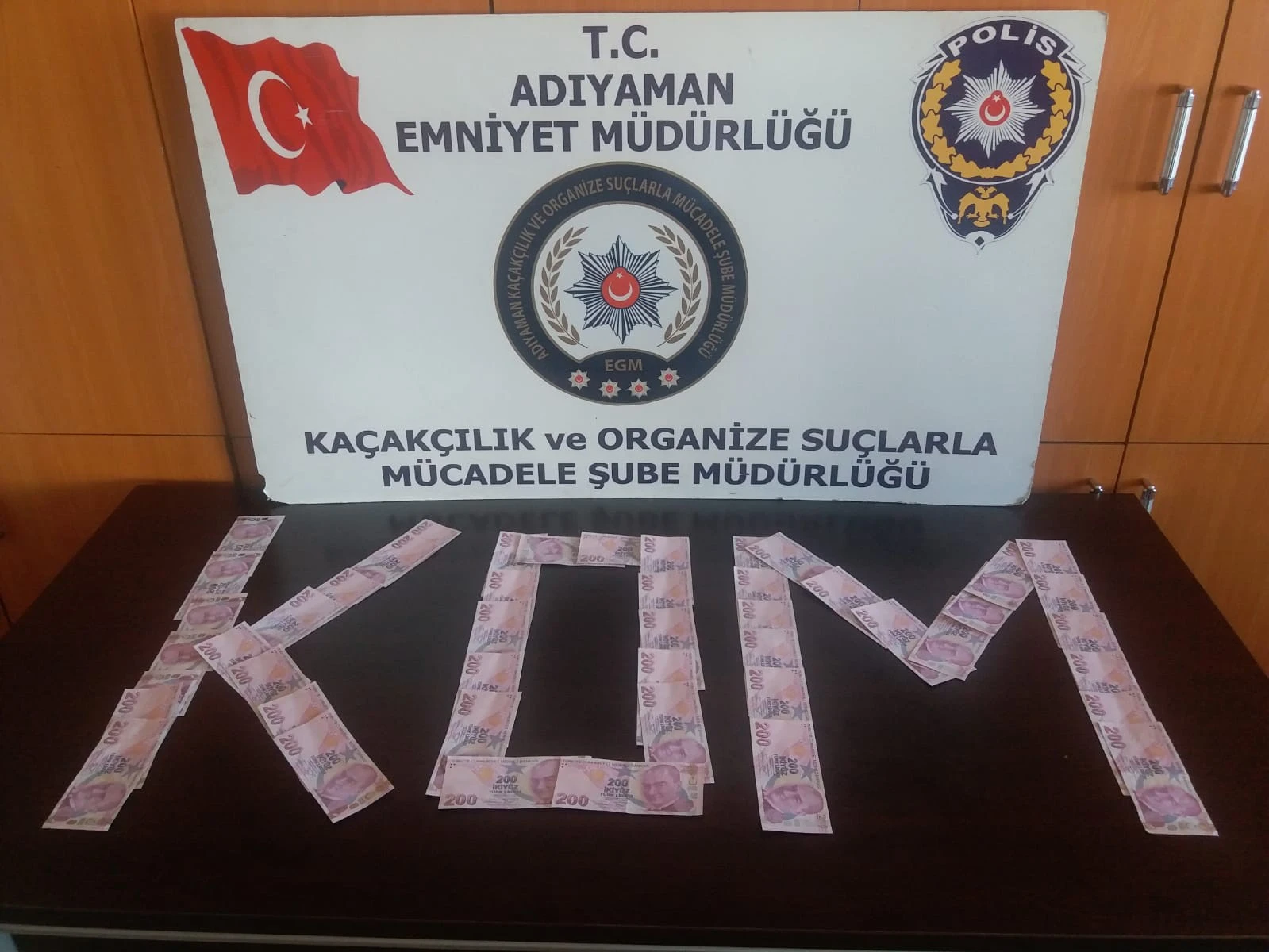 Piyasaya sahte para süren şahıslar kıskıvrak yakalandı