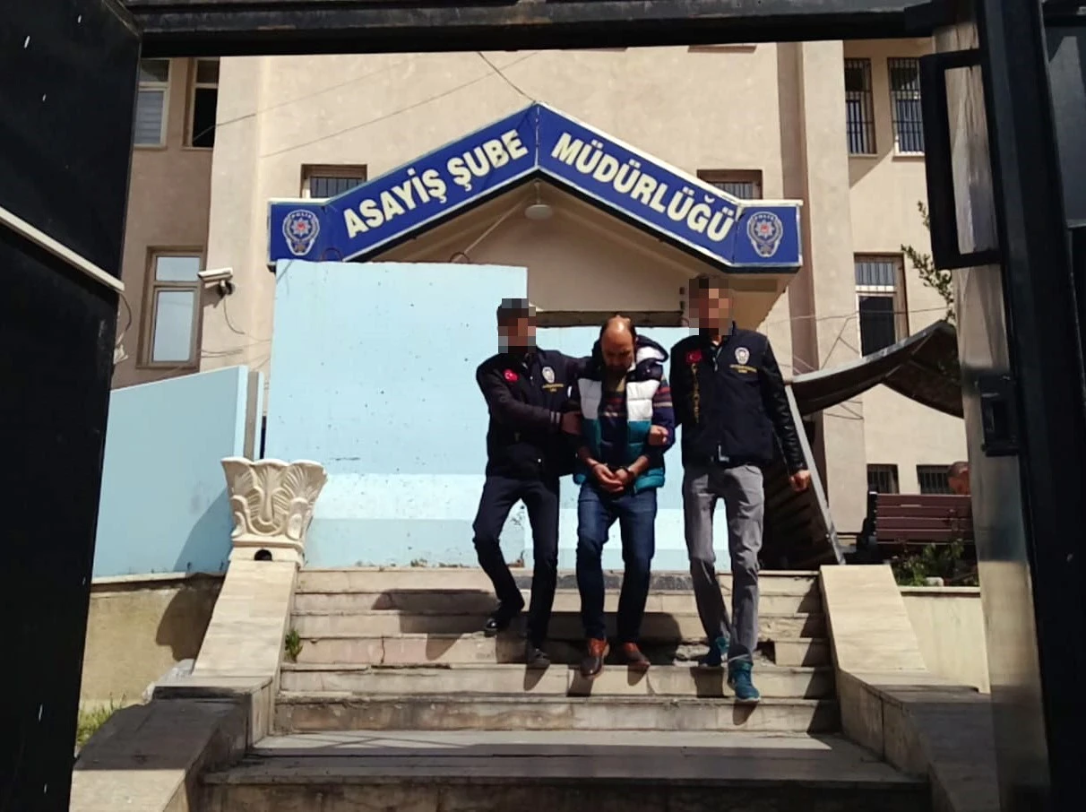 Aydınlatma direklerini tekmeyle kırdı! 24 bin lira ceza yedi