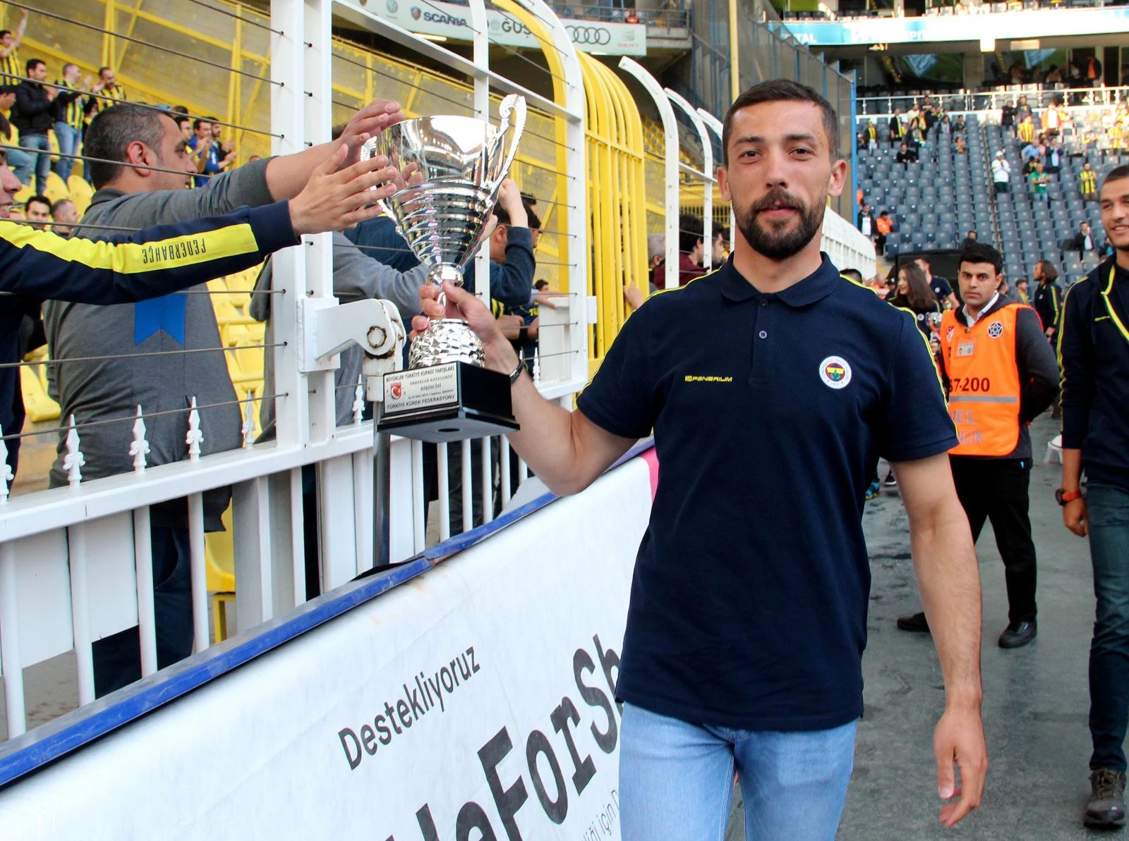 Fenerbahçe’de kupalar sergilendi