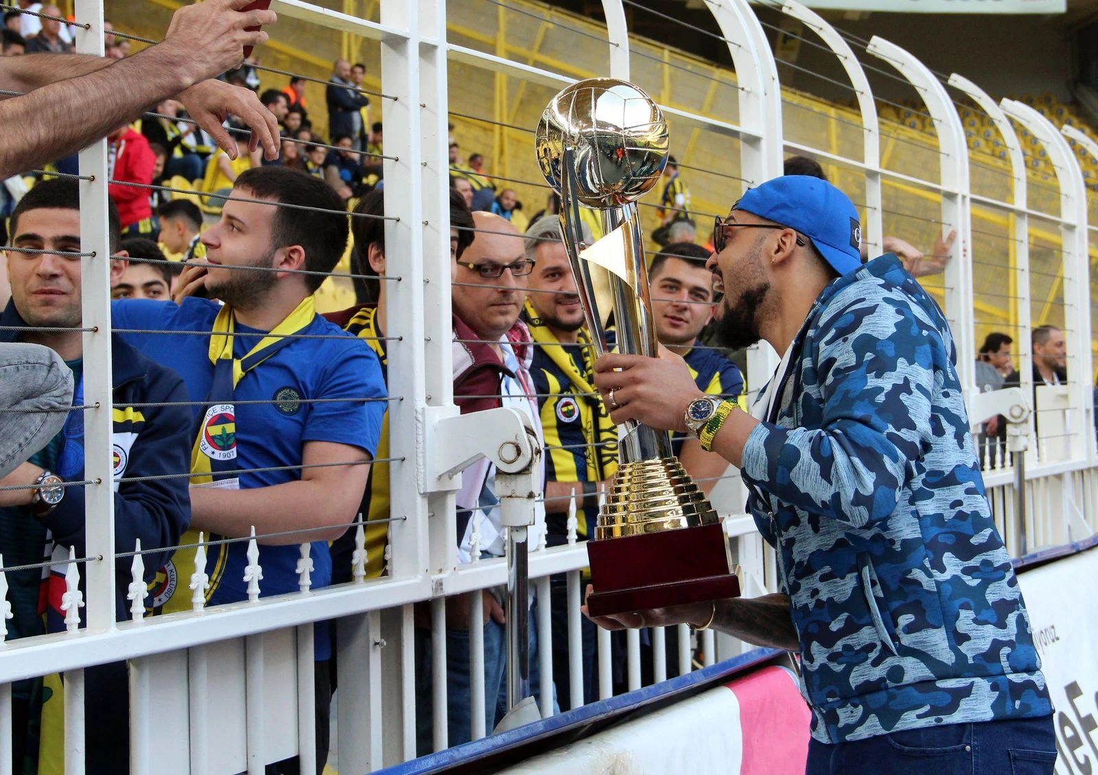 Fenerbahçe’de kupalar sergilendi