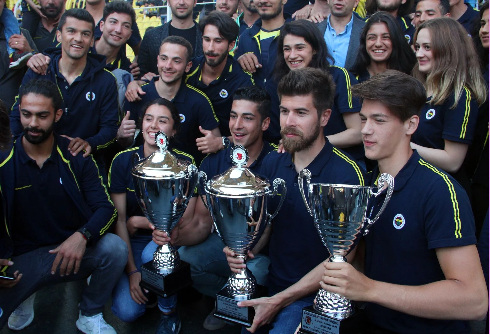 Fenerbahçe’de kupalar sergilendi