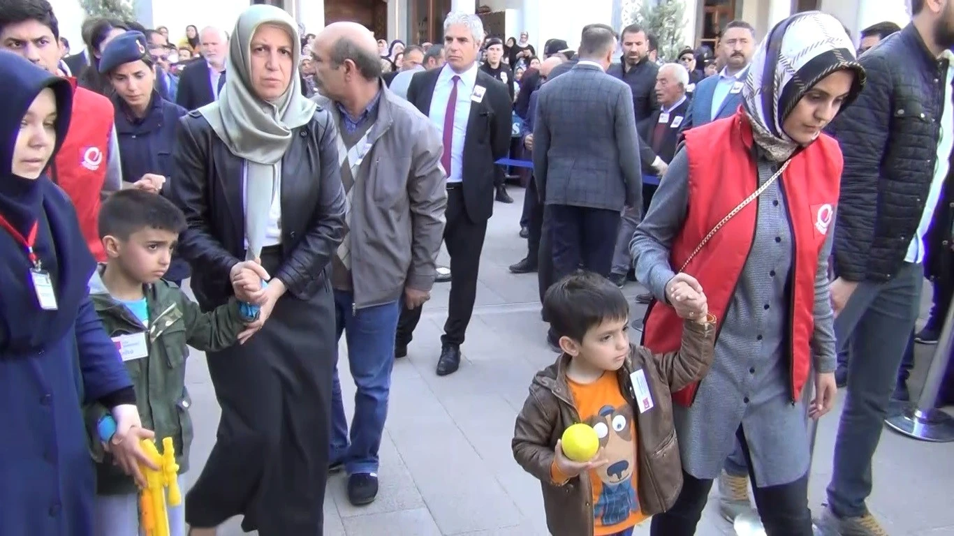 2 evladın şehit babalarına son bakışı