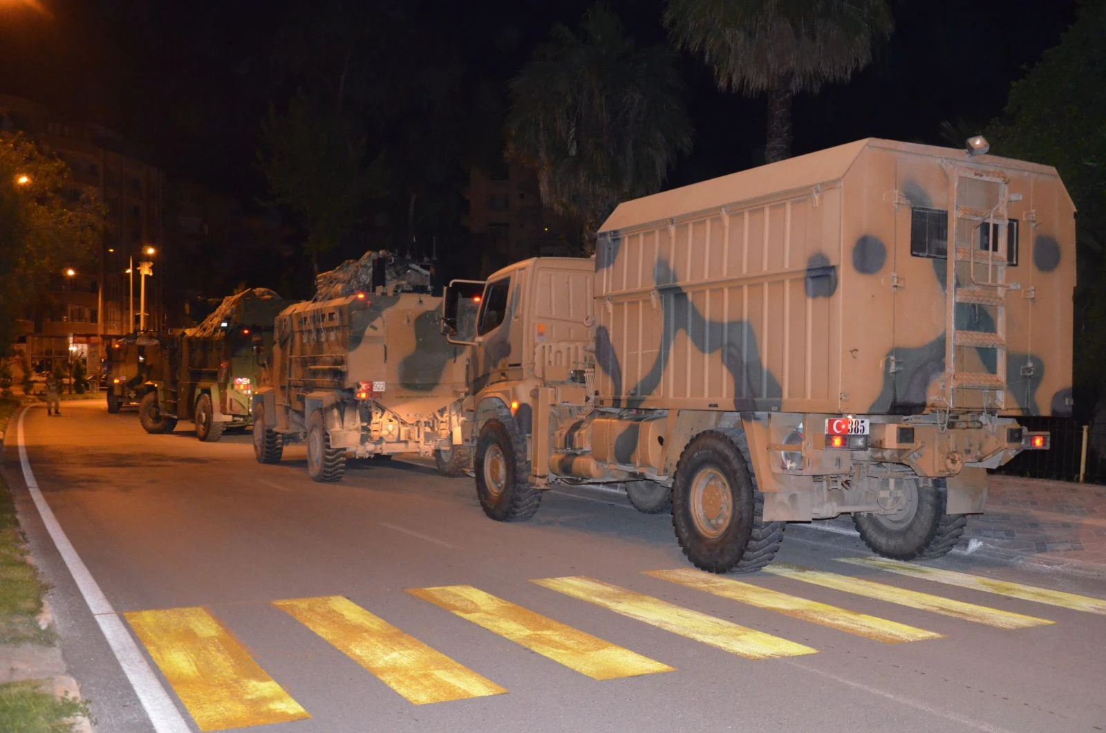 Suriye sınırına askeri sevkiyat devam ediyor: Hatay'dan zırhlı araçlar ve komandolar sevk edildi