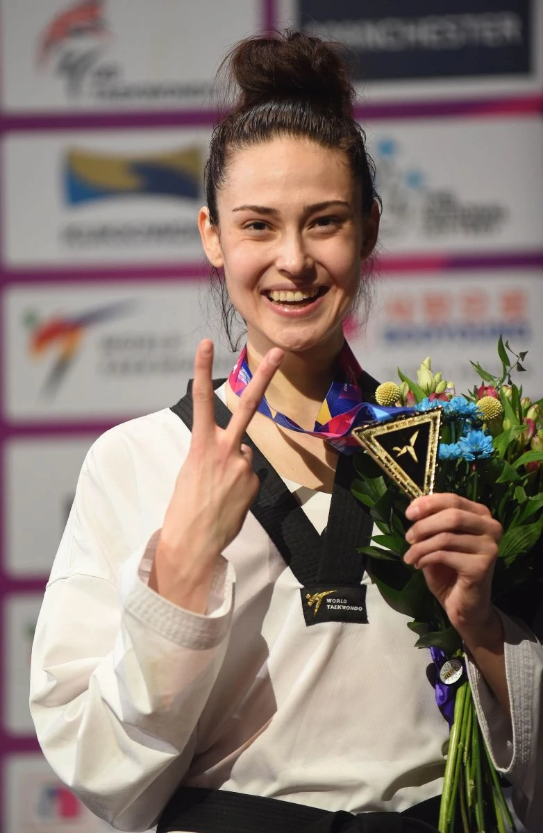 Cumhurbaşkanı Erdoğan, dünya şampiyonu tekvandocu İrem Yaman'ı kutladı