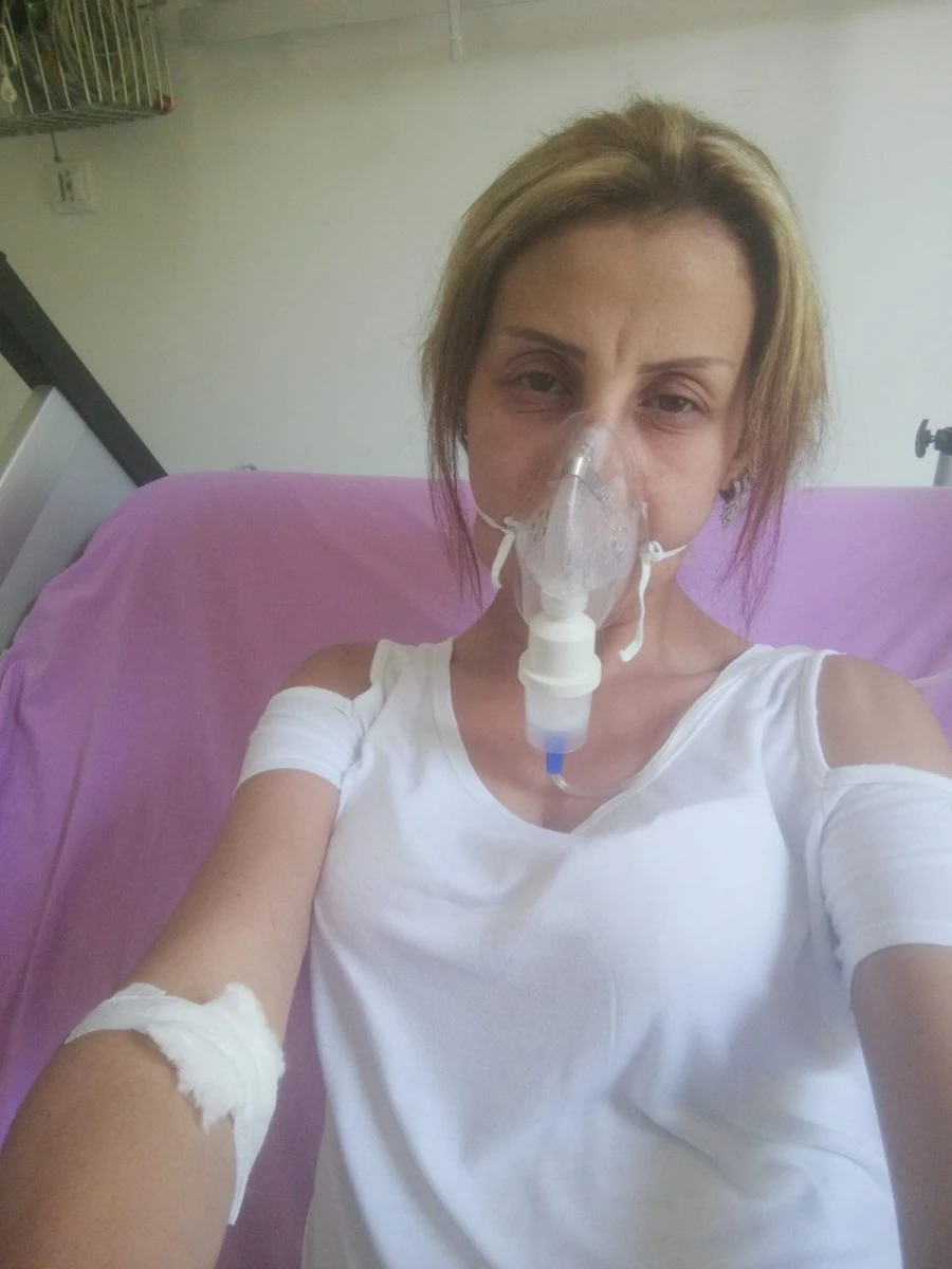 Saçlarını yaptırmak için kuaföre gitti, canından oluyordu