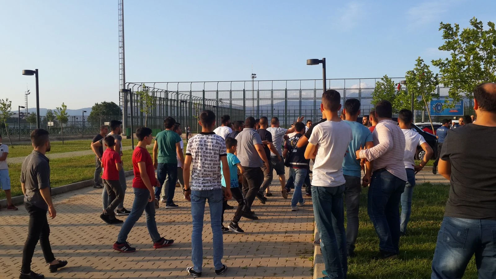 Amatör küme maçı karıştı, hakemleri polis çıkardı
