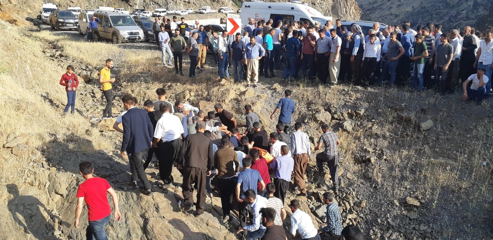 Habur Çayı'na düşen çocuğu kurtarmak isterken boğuldu