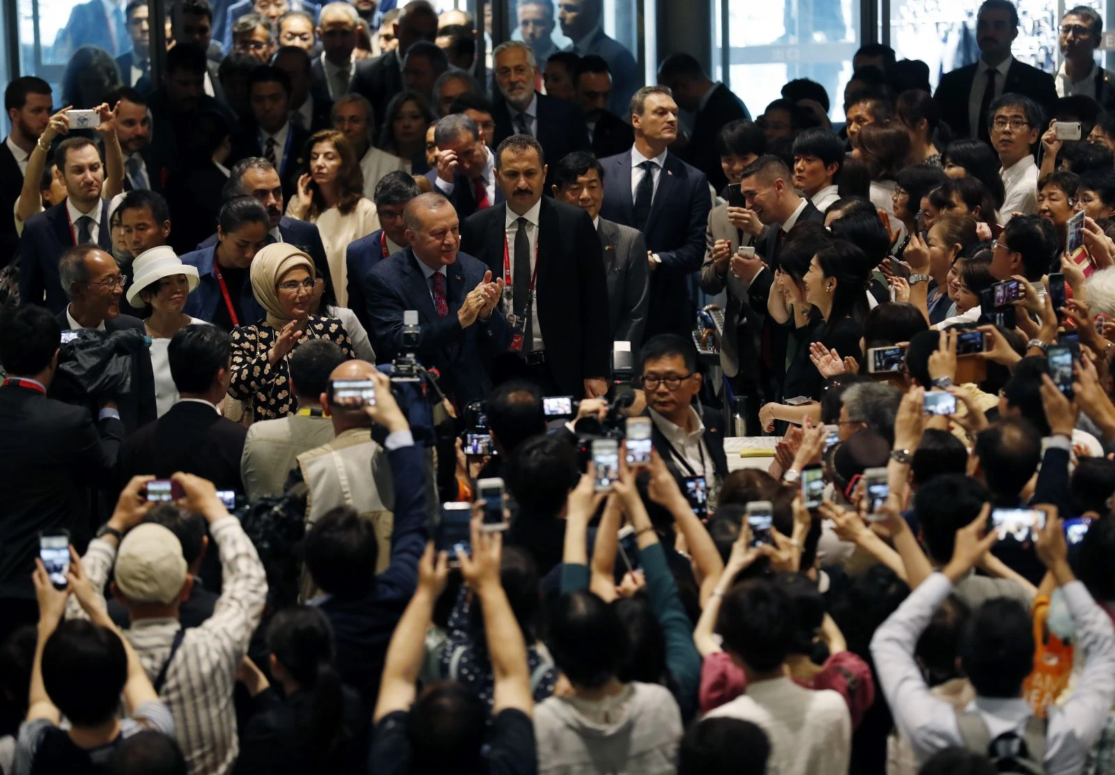 Cumhurbaşkanı Erdoğan'dan Hazineler ve Osmanlı İmparatorluğu'nda Lale Geleneği sergisine ziyaret