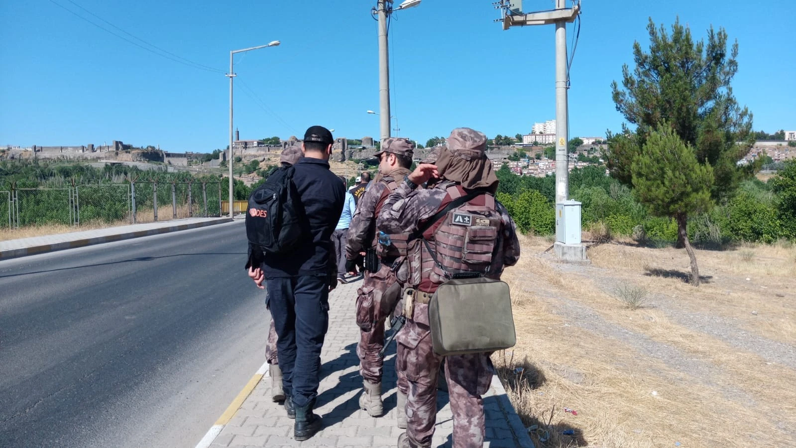 Hevsel bahçelerinde drone ile uyuşturucu operasyonu