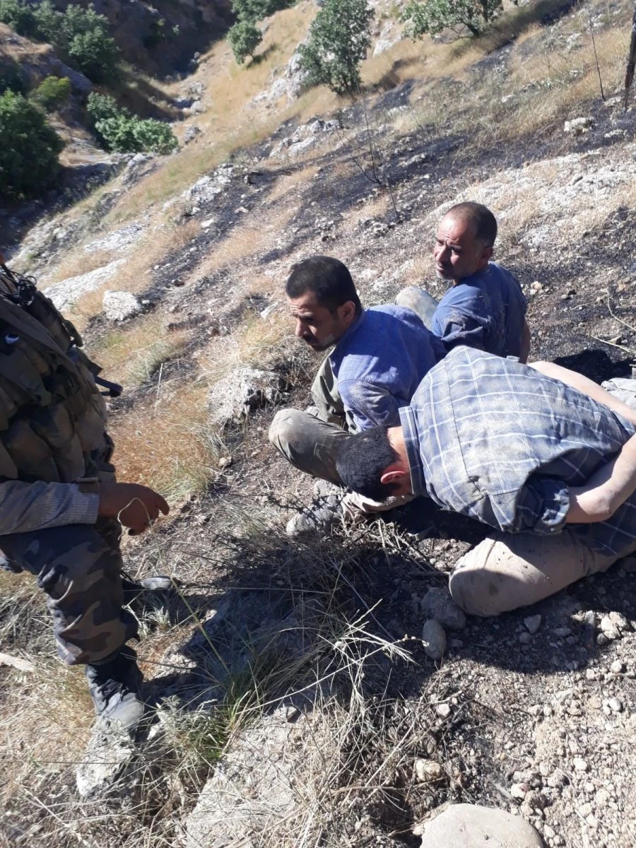Teröristlerin yakalanma anına ait yeni fotoğraflar ortaya çıktı