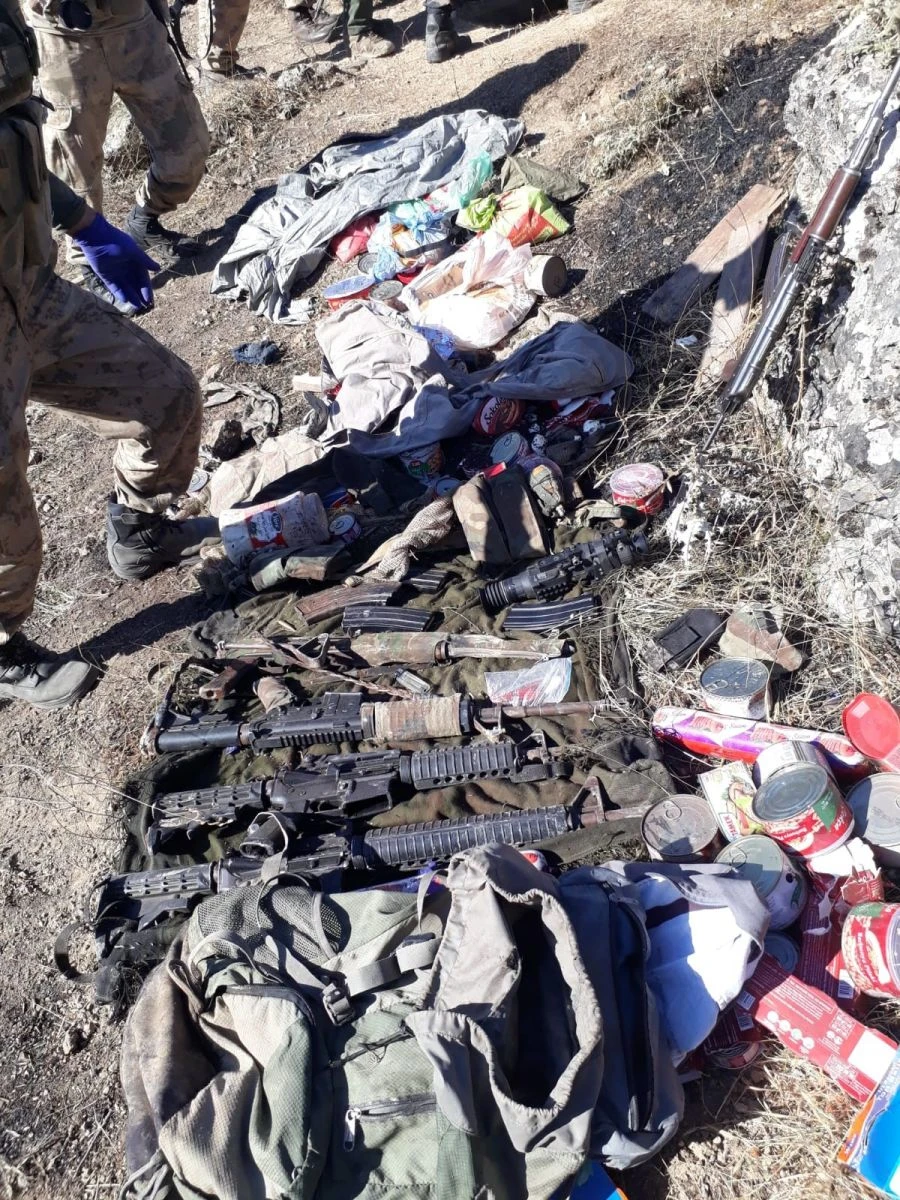 Teröristlerin yakalanma anına ait yeni fotoğraflar ortaya çıktı